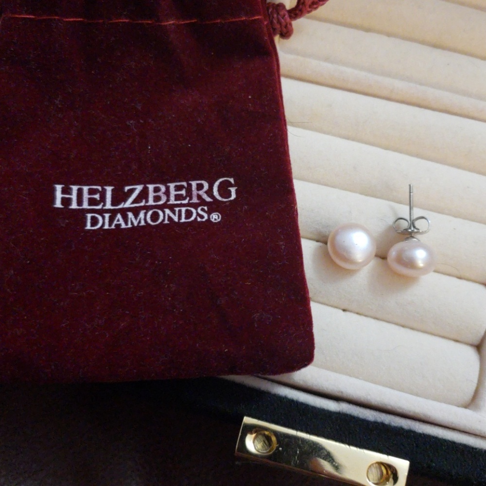 Pink pearl earrings